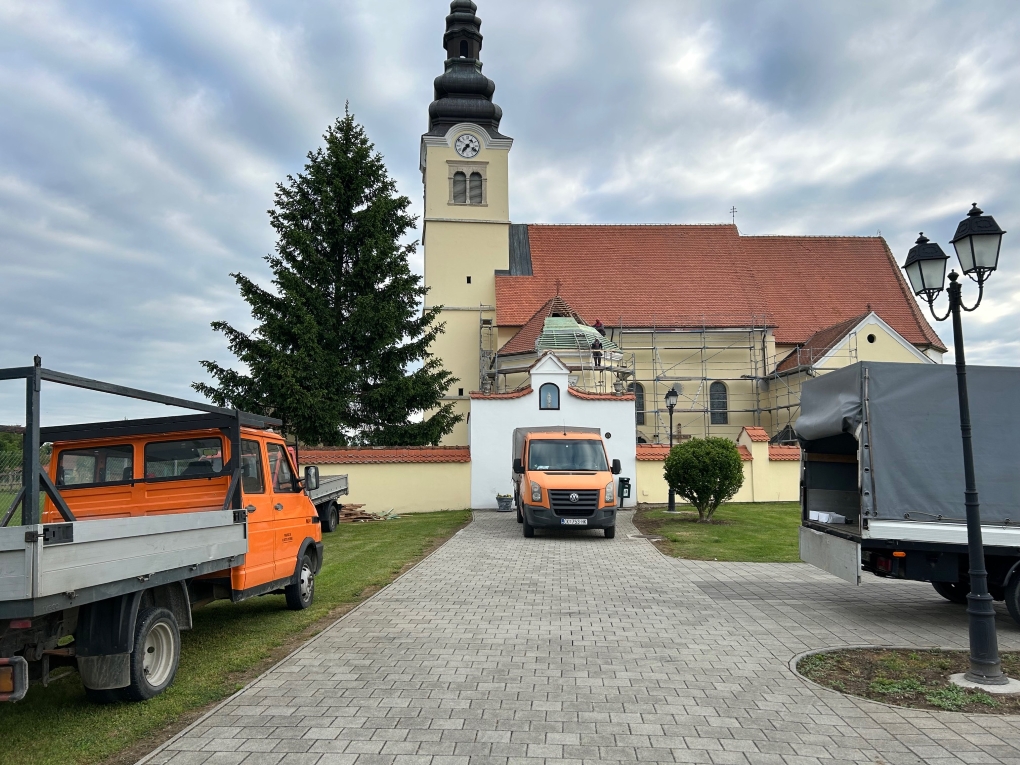 ZAPOČELA JE OBNOVA KROVIŠTA NA ŽUPNOJ CRKVI
