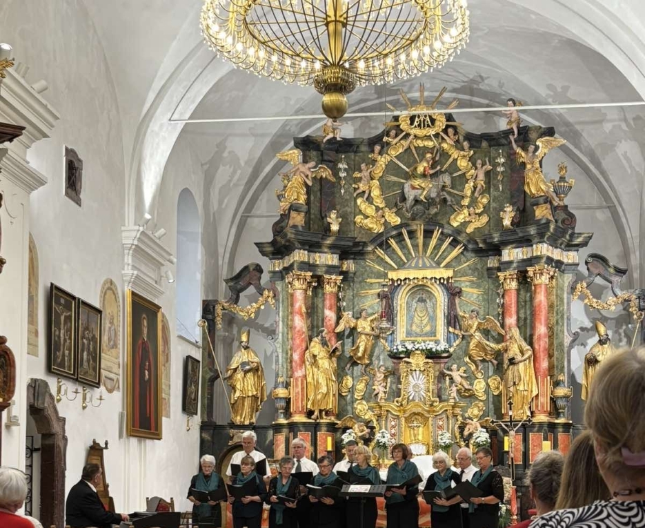 NA DEKANTASKOM SUSRETU CRKVENIH ZBOROVA NASTUPILI I NAŠI PJEVAČI