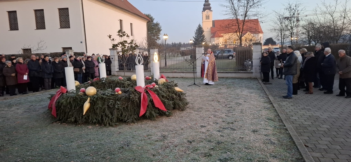 U Nedelišću upaljena prva adventska svijeća